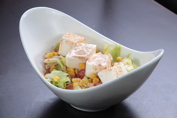 豆腐サラダ