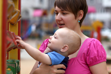 Obraz premium Child touching blocks