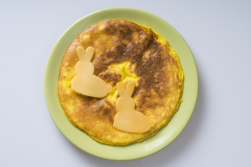 Osterfrühstück,  Omlett mit Käse