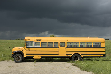 Fototapeta na wymiar żółte schoolbus