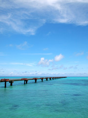 Obraz premium きれいな海と誘導路