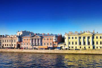 Fototapeta na wymiar Nasyp rzeki Newy w Sankt Petersburgu, Rosja