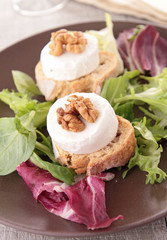 bread with goat cheese and walnut