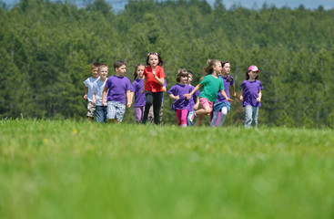Obraz premium happy kids group have fun in nature
