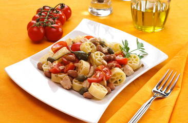 Pasta fredda -  ruote con pomodorini,fagioli,tonno e capperi