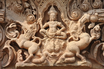 Fototapeta na wymiar Dettaglio al tempio khmer di Prasat Muang Tam in Tailandia