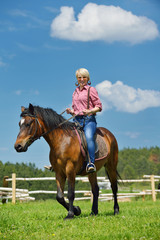Obraz premium happy woman on horse