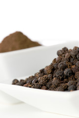 Black pepper grain and powder