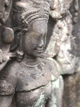 バンテアイ・クデイ寺院のデバター像