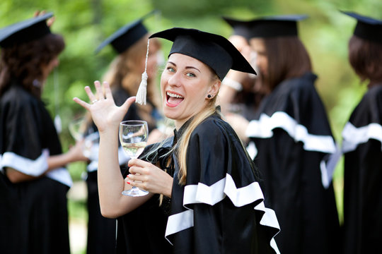 Bachelor graduates celebrate