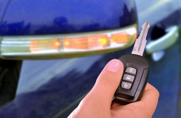 Funkschlüssel und Auto