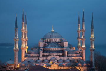 Fototapeta na wymiar The Blue Mosque at dawn