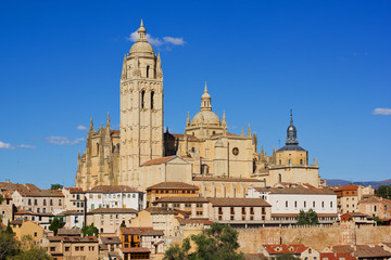 Fototapeta na wymiar View of catholic cathedral in the center of Segovia