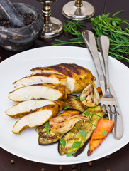 Chicken fillet in a spicy breading and grilled vegetables