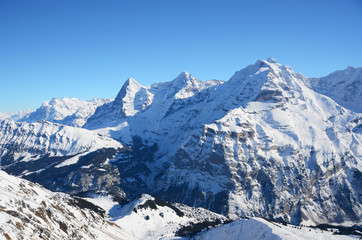 Fototapeta na wymiar Eiger, Moench i Jungfrau, słynne szwajcarskie górskie szczyty