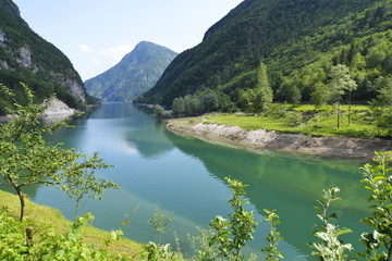Lago di montagna, Alpi italiane © silvia_b