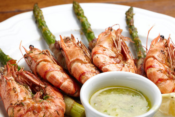 shrimps with asparagus