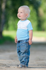 Fototapeta premium Happy little boy in the green park