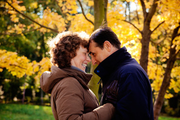 Fototapeta premium fall autumn old couple