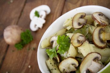 Nudeln mit Pilzen