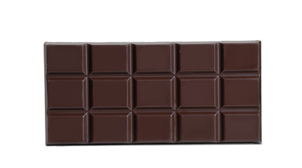 Barra de chocolate en fondo blanco.chocolate negro.