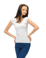 Obraz premium teenage girl in blank white t-shirt