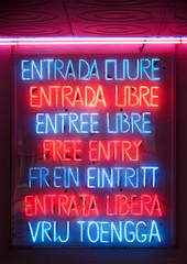 Freier Eintritt Neonleuchtschrift