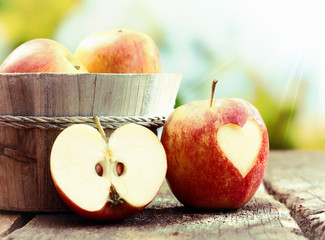 Ripe red apple still life display © exclusive-design