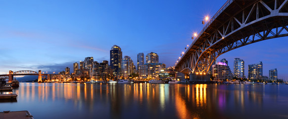 Fototapeta premium Granville Bridge i Downtown Vancouver