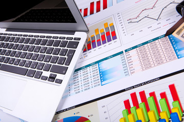Obraz premium Financial papers on the table