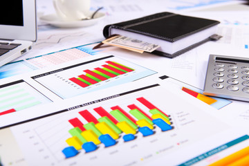 Obraz premium Financial papers on the table