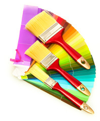 Fototapeta premium paint brushes and bright palette of colors isolated on white