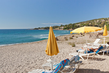 sieste sur plage Corse