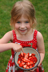 happy girl holding strawberries - 43419981