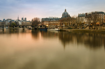 Fototapeta na wymiar Paryż - Pont des Arts