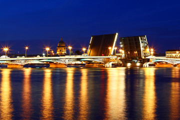 Fototapeta na wymiar Nocny widok z Petersburga