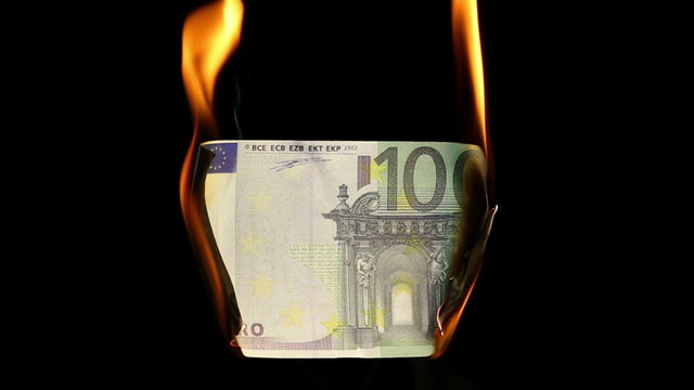 Video of a burning hundred euro bill