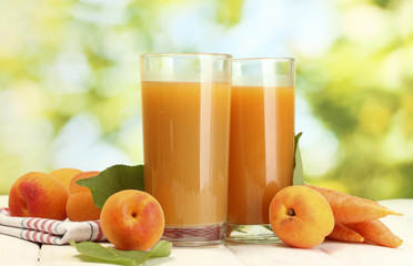 glasses of carrot and  apricot juice