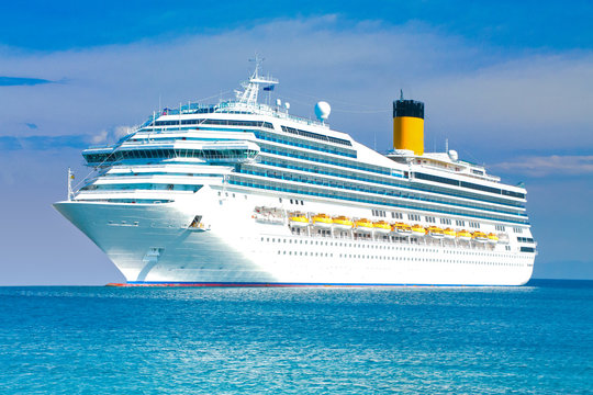 Fototapeta Cruise liner