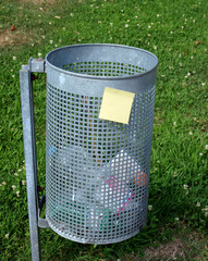 Post-it and garbage