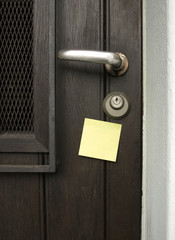 Door handle and post-it