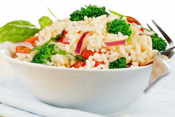 Reissalat mit Brokkoli und Tomaten