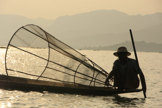 Inle lake fisherman at sunset, Shan state, Myanmar