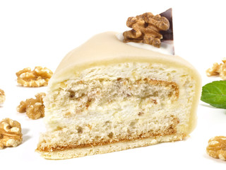 Walnusstorte mit Marzipan