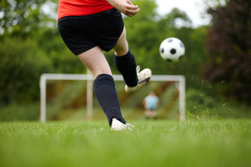Abstoß beim Fußball © Christian Schwier