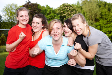 Fußballerinnen jubeln über Sieg