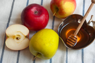 honey with apple for Rosh Hashana