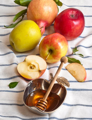 honey with apple for Rosh Hashana