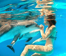 Girl and dolphin © Andriy Bezuglov