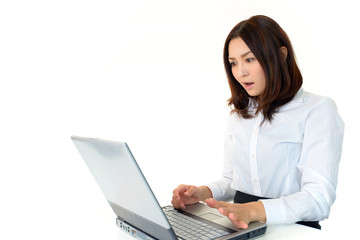 驚いた表情のオフィスレディー